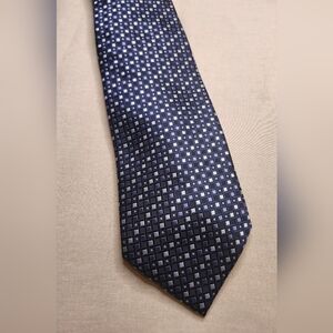 Sophisticated Navy and Black Men's Tie And Handkerchief NWOT